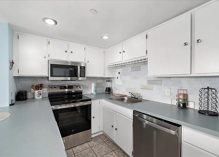 2 Bedroom Ocean View With Outdoor Pool! Holiday home Ocean City