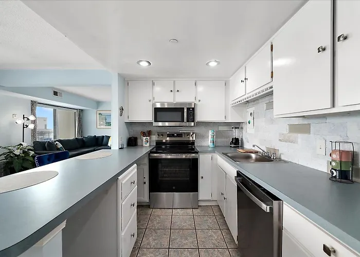 2 Bedroom Ocean View With Outdoor Pool! Holiday home *