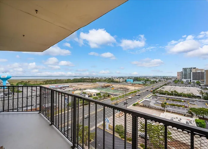 2 Bedroom Ocean View With Outdoor Pool! Holiday home *