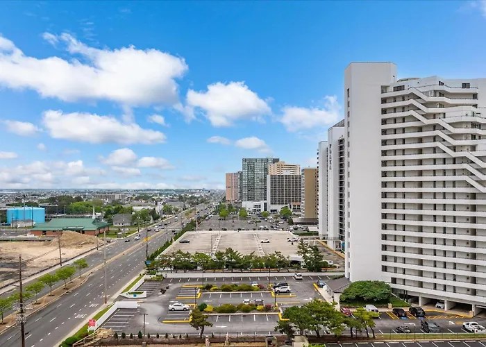 2 Bedroom Ocean View With Outdoor Pool! *